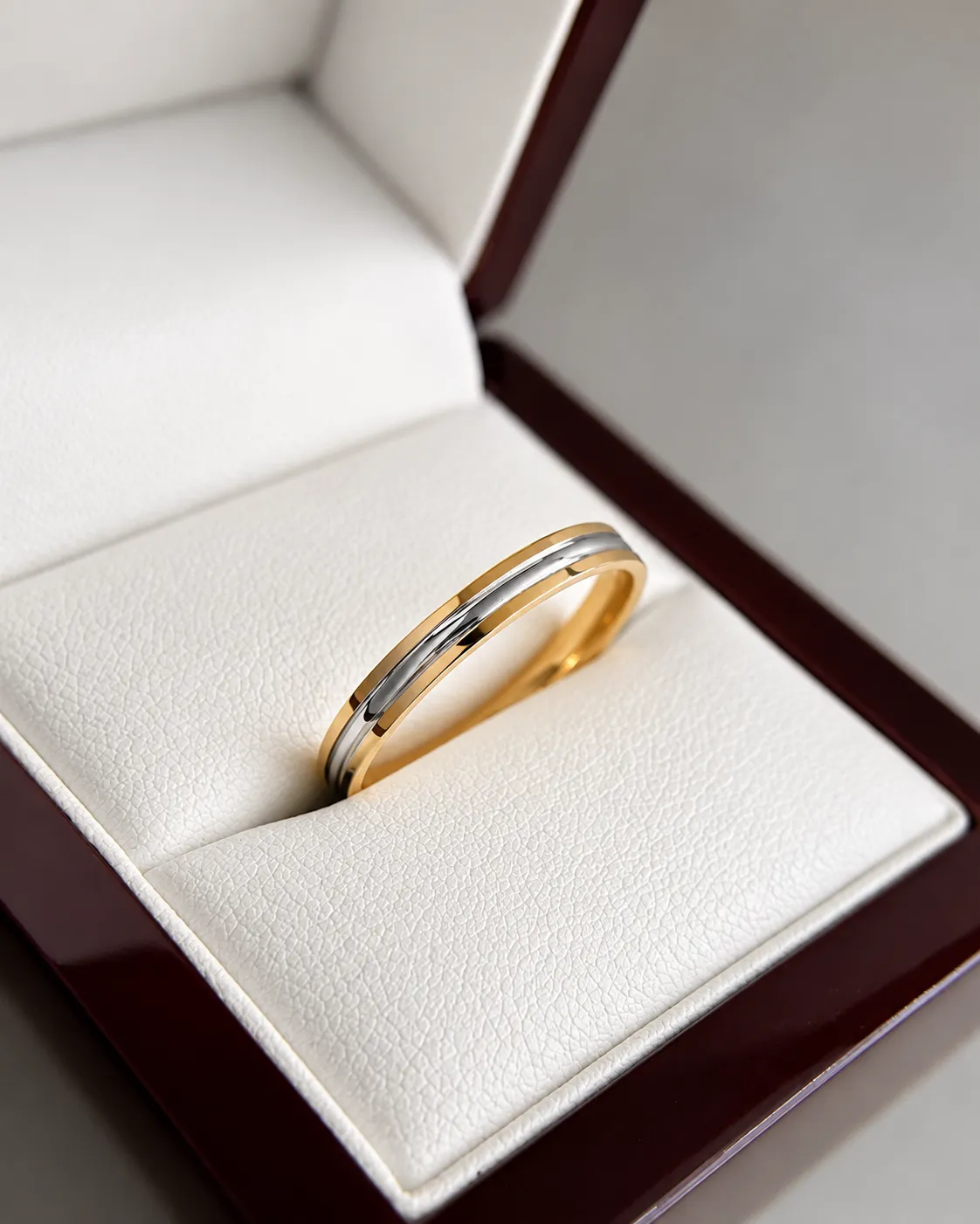 Обручальное кольцо из красного и белого золота 585 пробы
