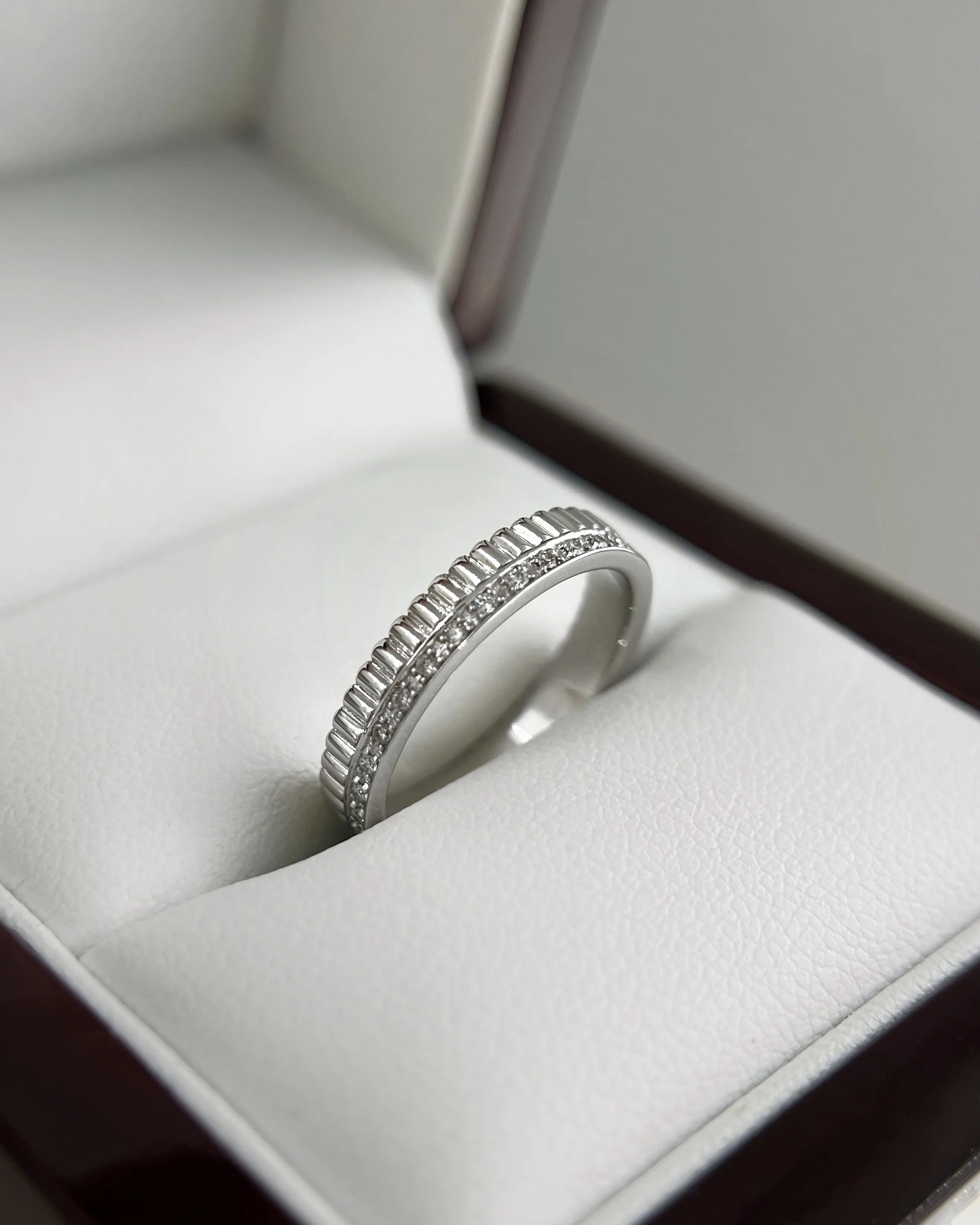 Обручальное кольцо женское, парное из белого золота 585 пробы